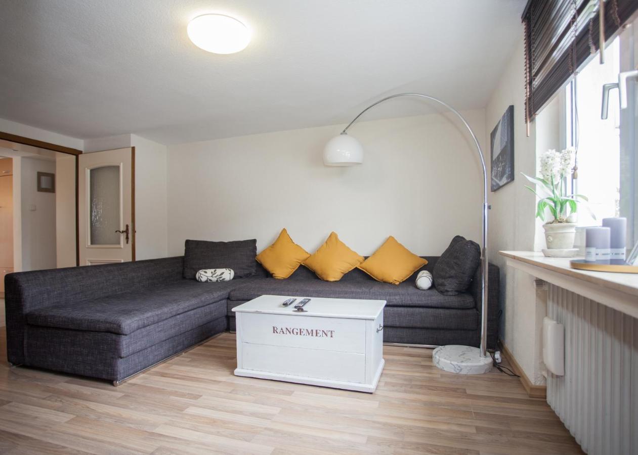 Neuastenbergerstrasse 4 Apartment *